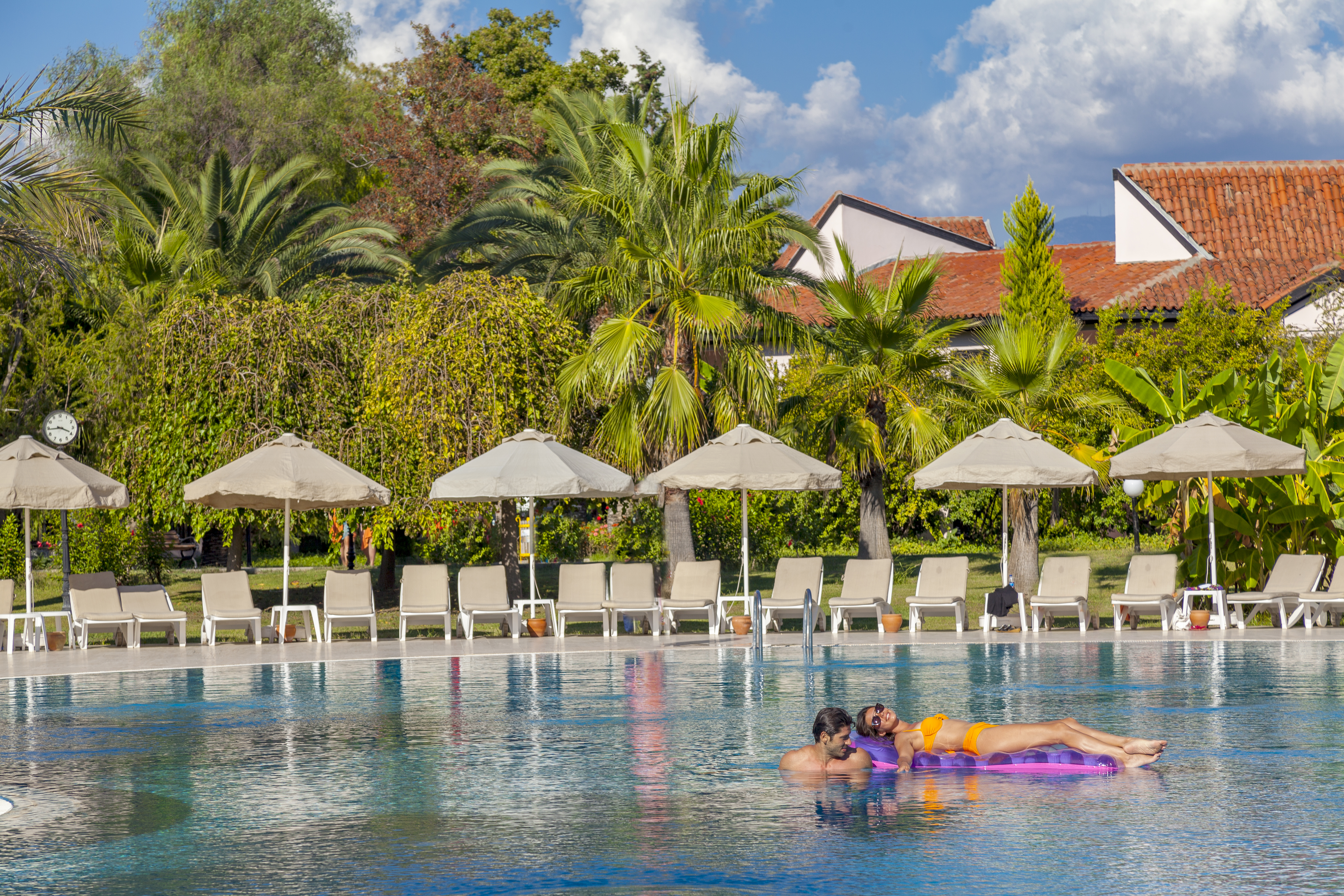 SUN Relax Pool 3.jpg